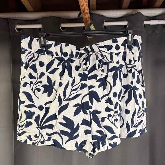 Time and Tru Navy Floral High Waist Shorts - Picture 1 of 7
